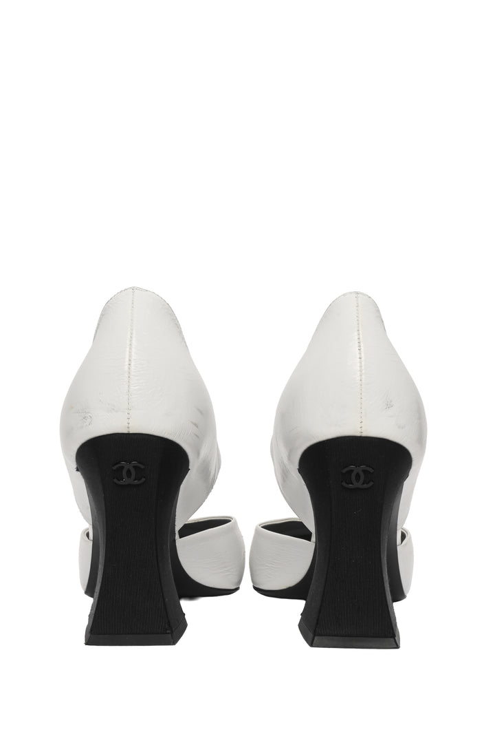 Chanel Size 40 Interlocking CC Logo Patent D'Orsay Pumps