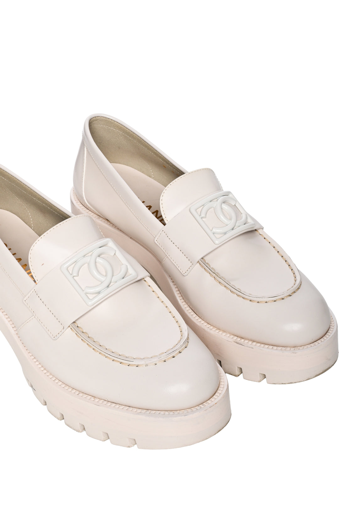 Chanel Size 38 Interlocking CC Leather Loafers