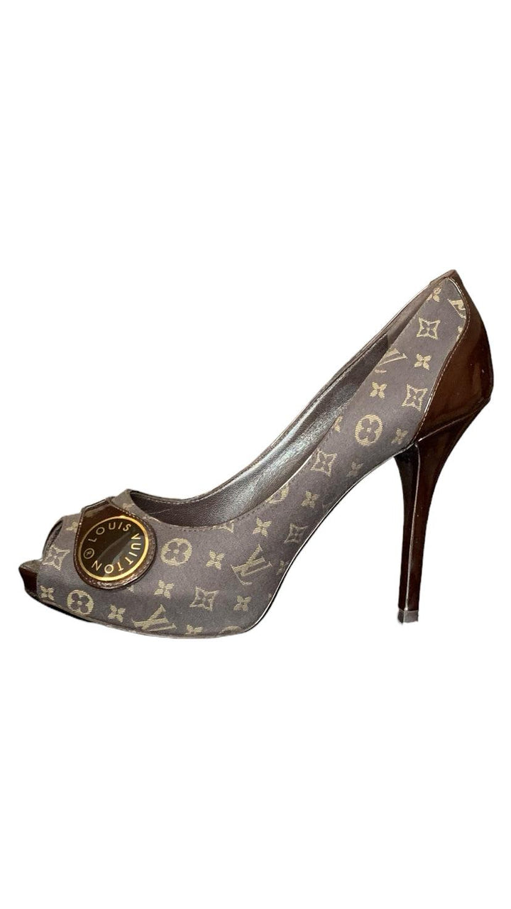 Louis Vuitton Size 35.5 Pumps