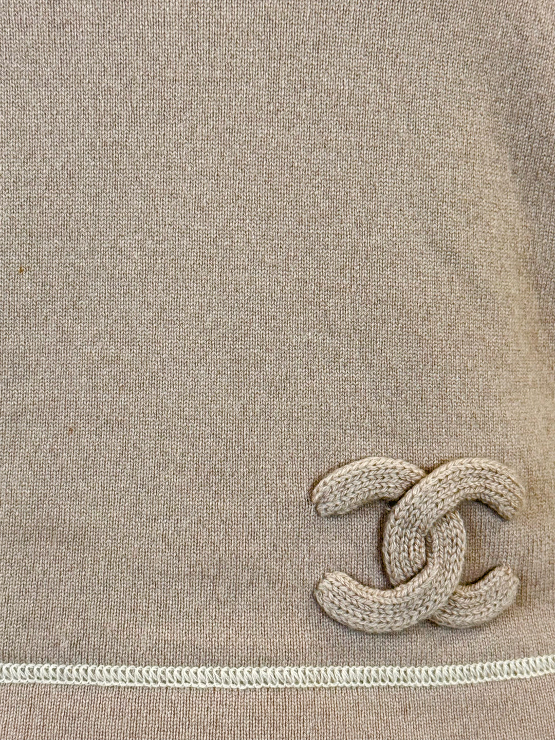 Chanel Size 36 CC Knit Cashmere Sweater