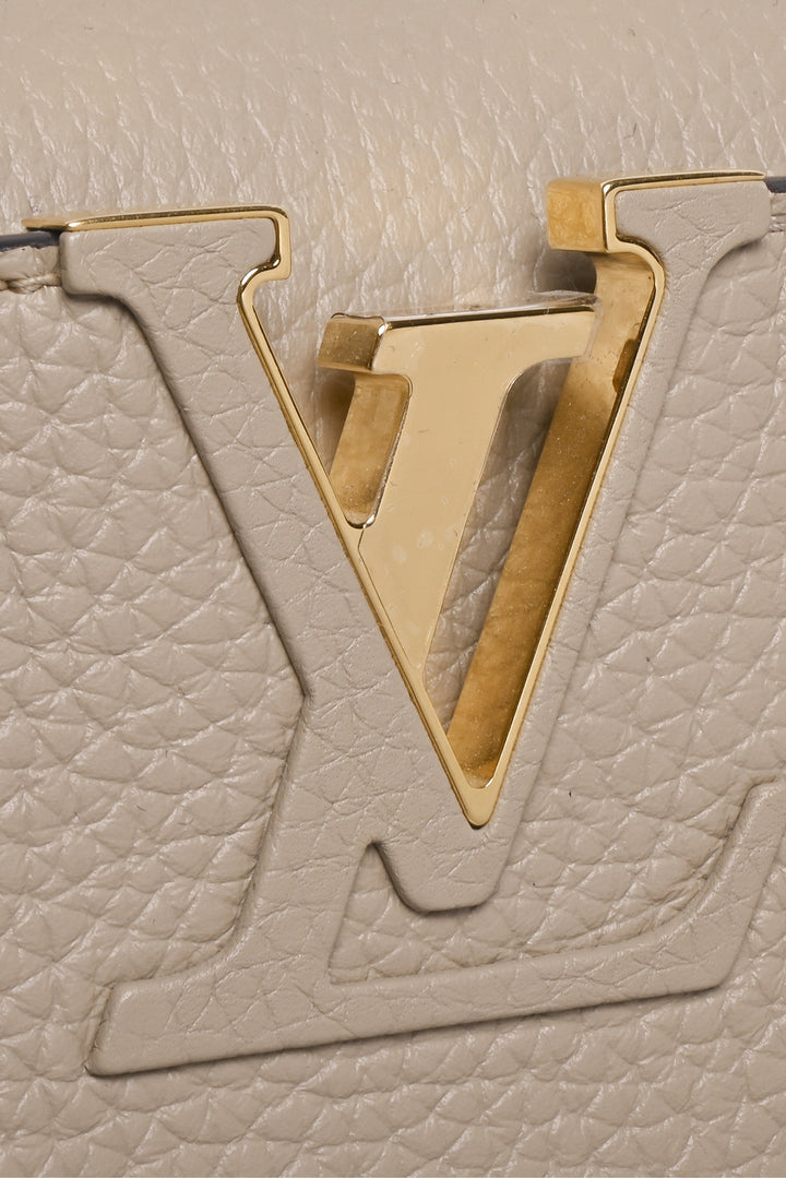 Louis Vuitton Capucines MM Shoulder Bag