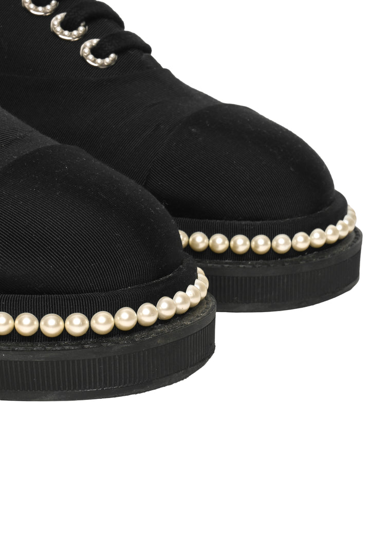 Chanel Size 37 2017 Pearl Lace Up Loafers