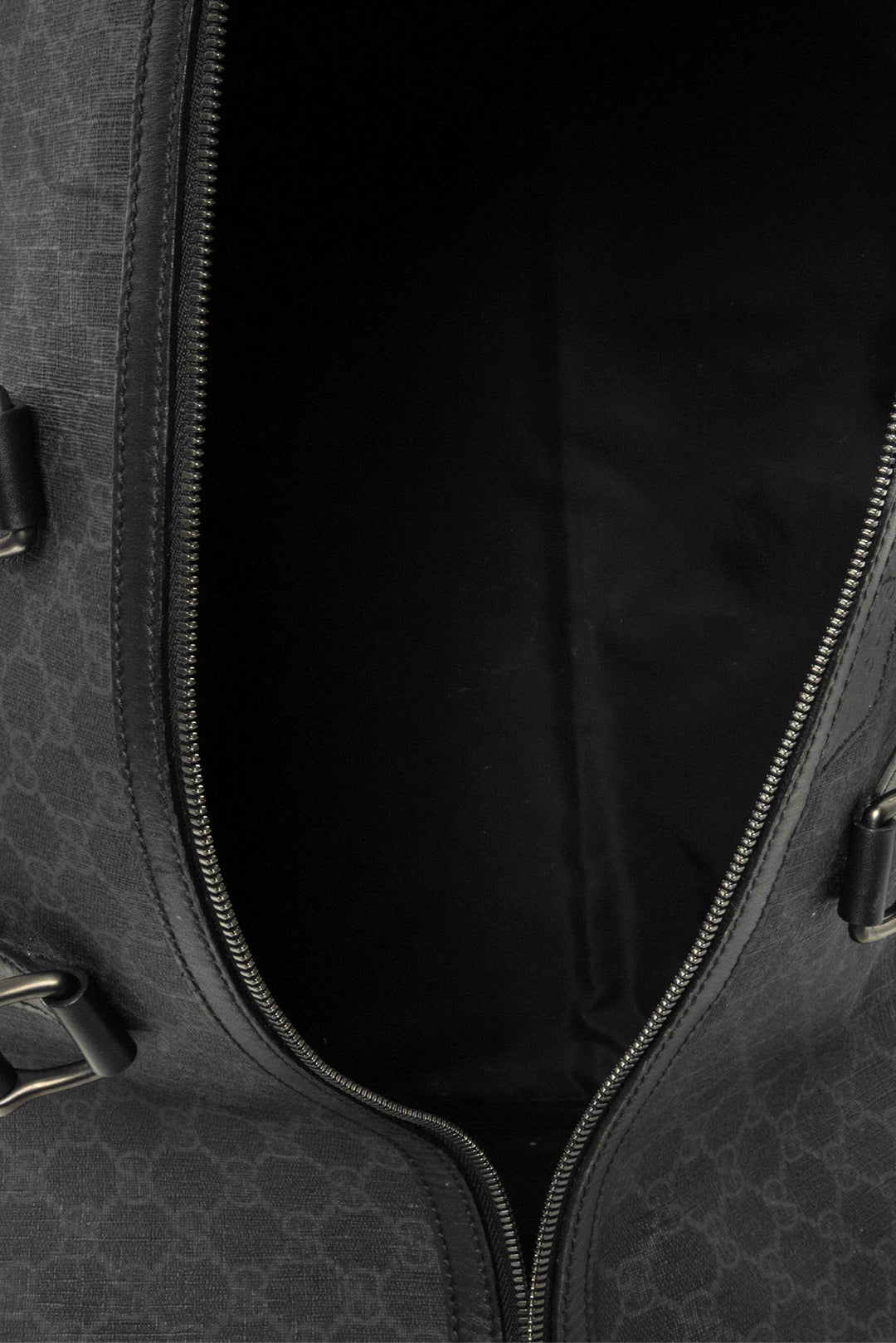 Gucci Duffle GG Supreme Canvas Carry-On Duffle Bag