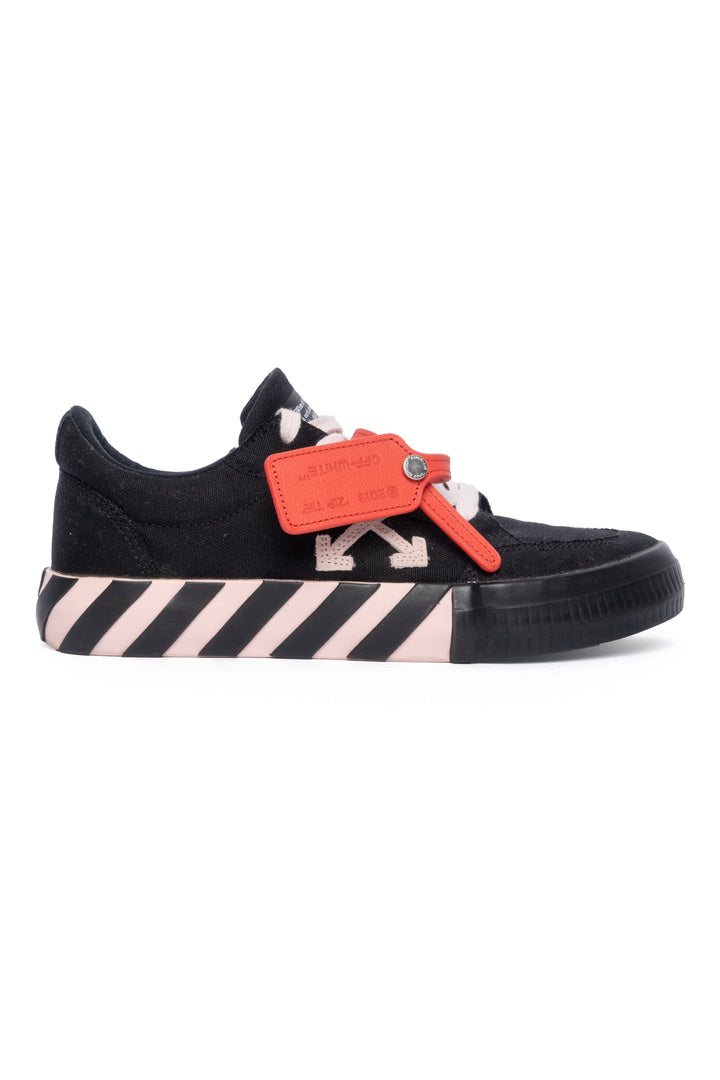 Off-White Size 38 Sneaker