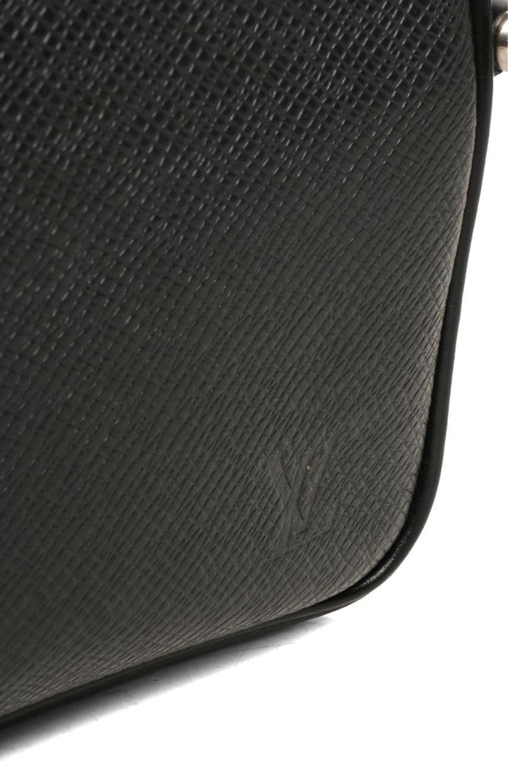 Louis Vuitton Taiga kaluga Toiletry Pouch