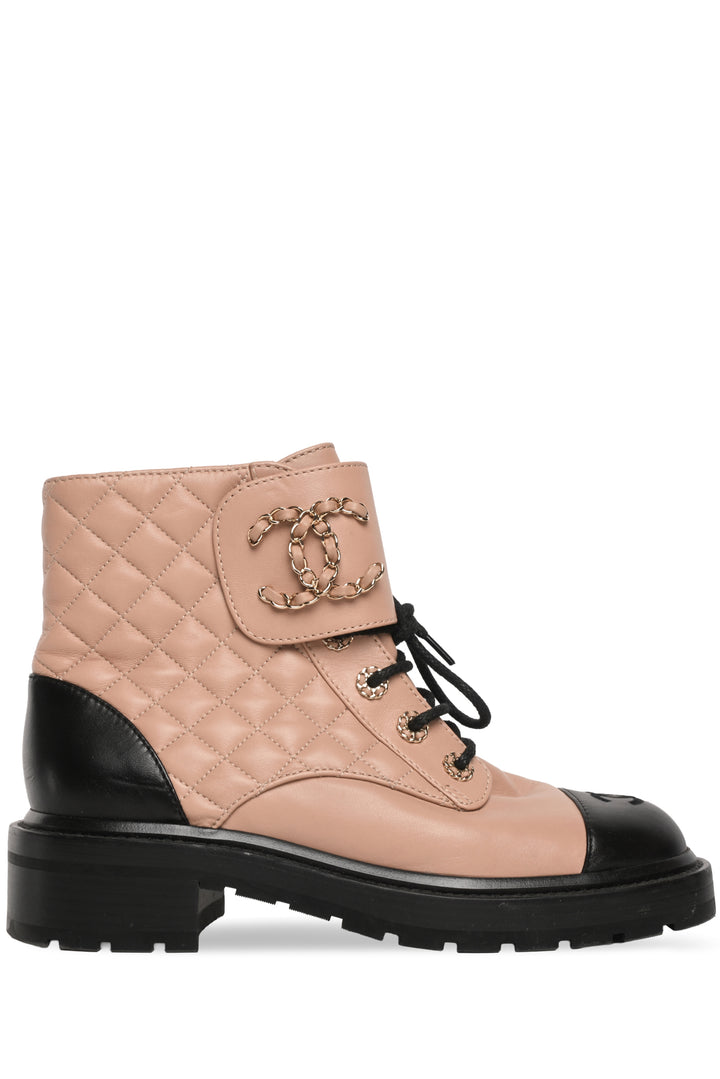 Chanel Size 39 CC Quilted Lace Up Combat Ankle Boots