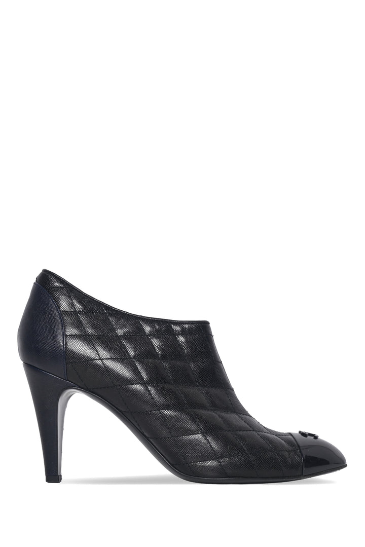 Chanel Size 39.5 Interlocking CC Logo Ankle Boots