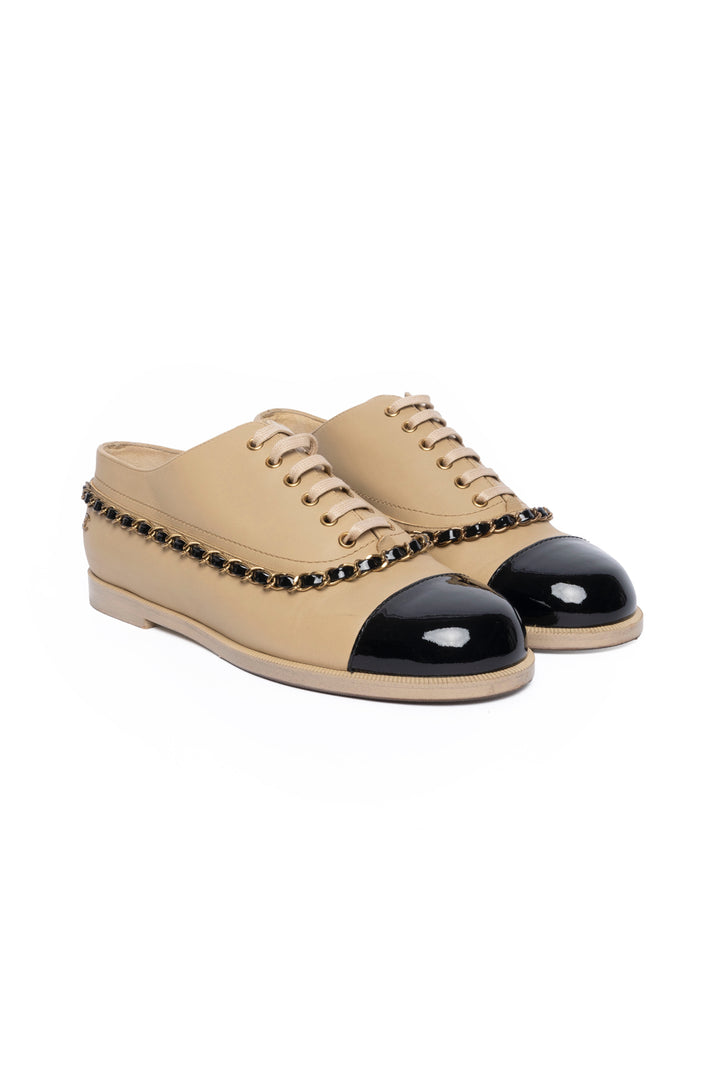 Chanel Size 36 Leather & Patent Chain Accent CC Oxford Lace Up Flats