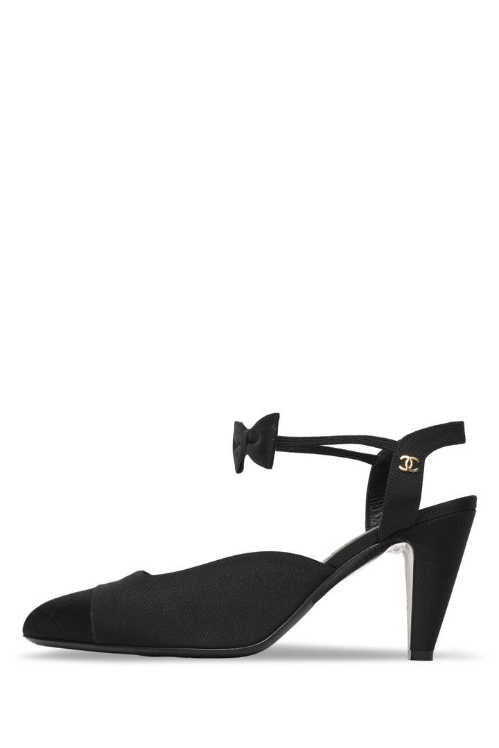 Chanel Size 40 Interlocking CC Logo D'Orsay Pumps