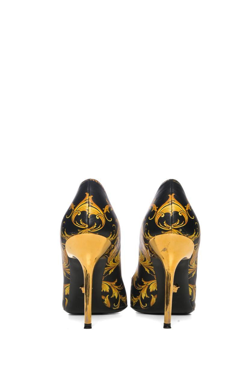 Versace Size 39 Barocco Printed Leather Medusa Palazzo Pumps