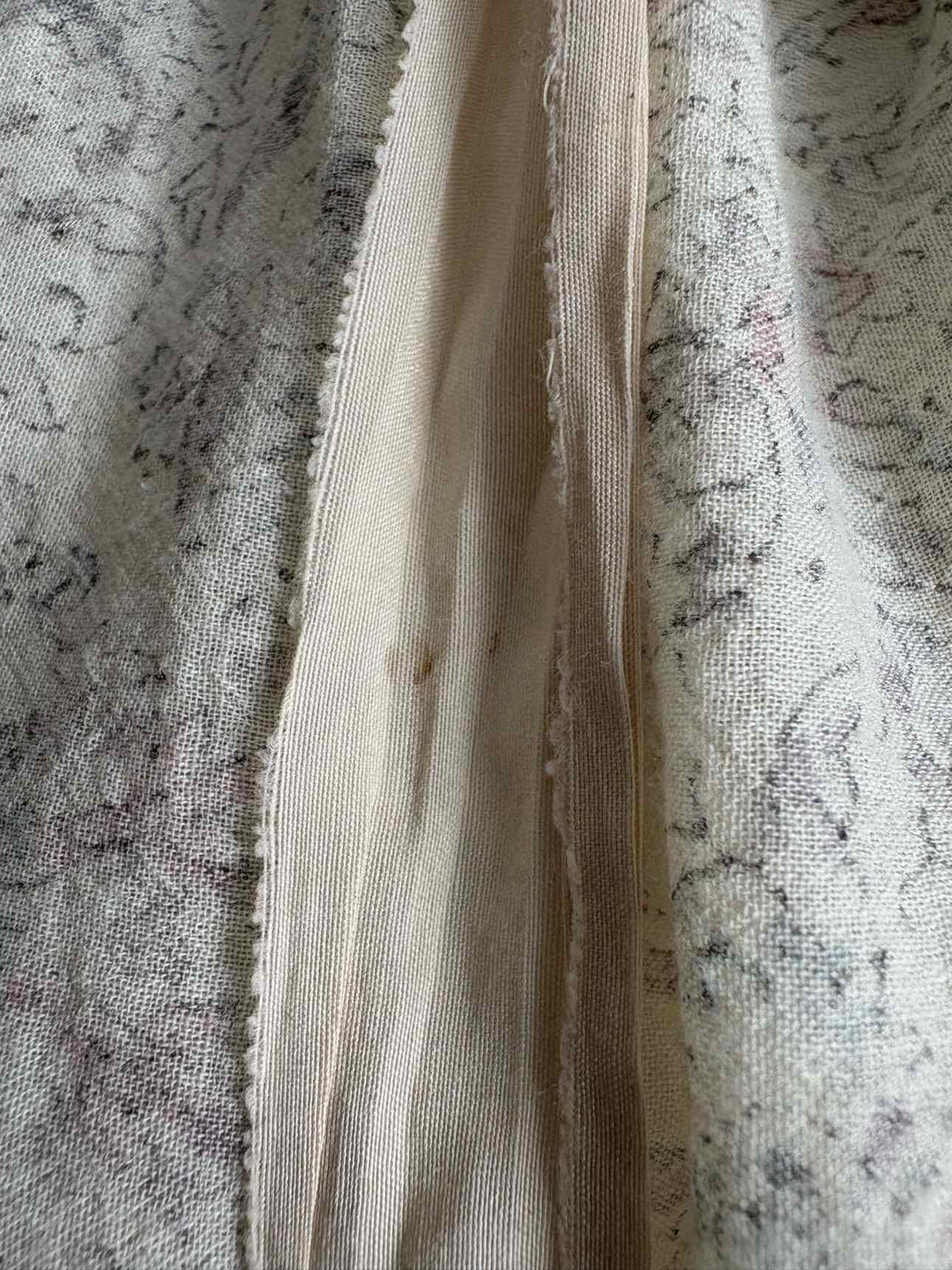 Magnolia Pearl Size OS Amadeus Floral Tops