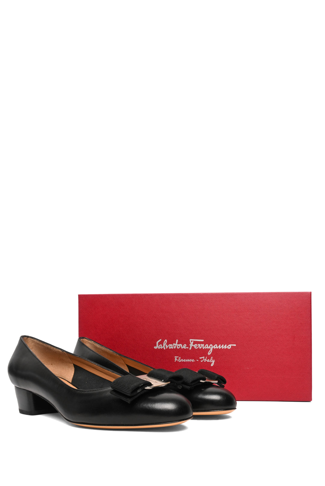 Salvatore Ferragamo Size 5 Vara Bow Leather Pumps