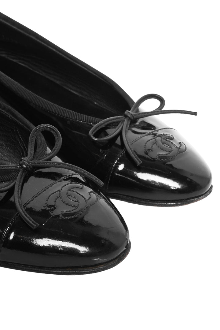 Chanel Size 39.5 Interlocking CC Patent Leather Ballet Flats