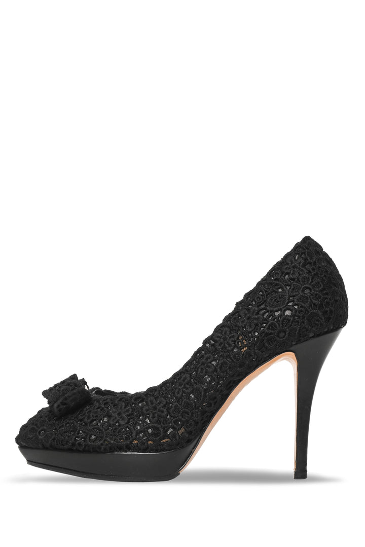 Salvatore Ferragamo Size 7.5 Lace Peep Toe Sandals