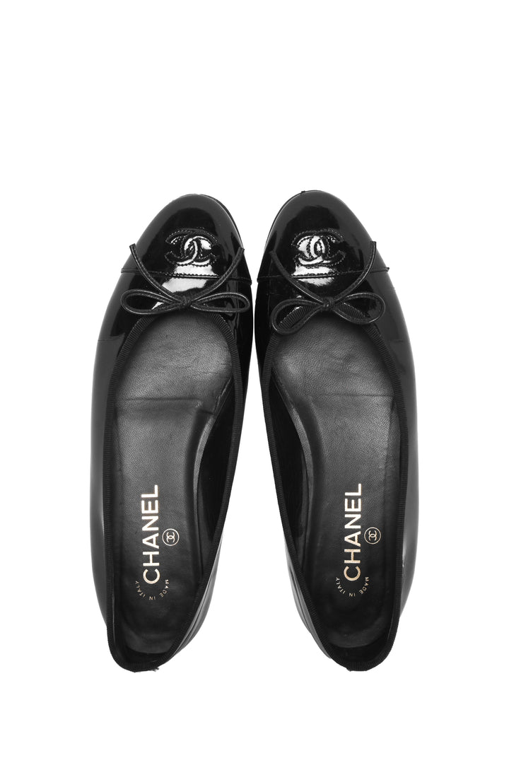 Chanel Size 39.5 Interlocking CC Patent Leather Ballet Flats