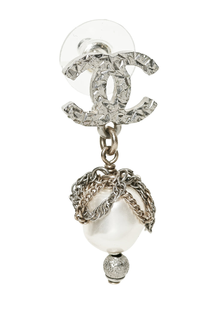 Chanel 2018 Interlocking CC Chain & Faux Pearl Dangle Earrings