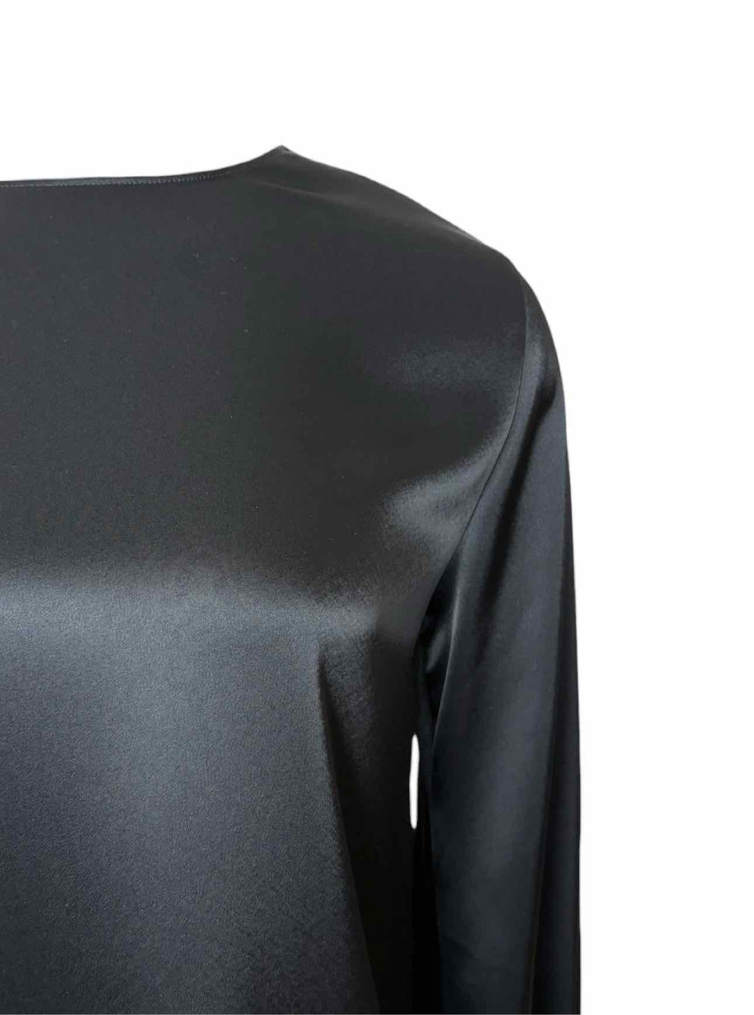 St. John Size 2 Button-Up Back Long Sleeve Tops