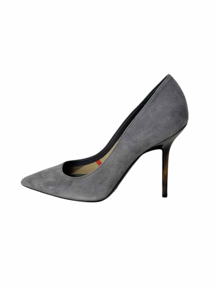 Burberry Size 35 Suede Pumps