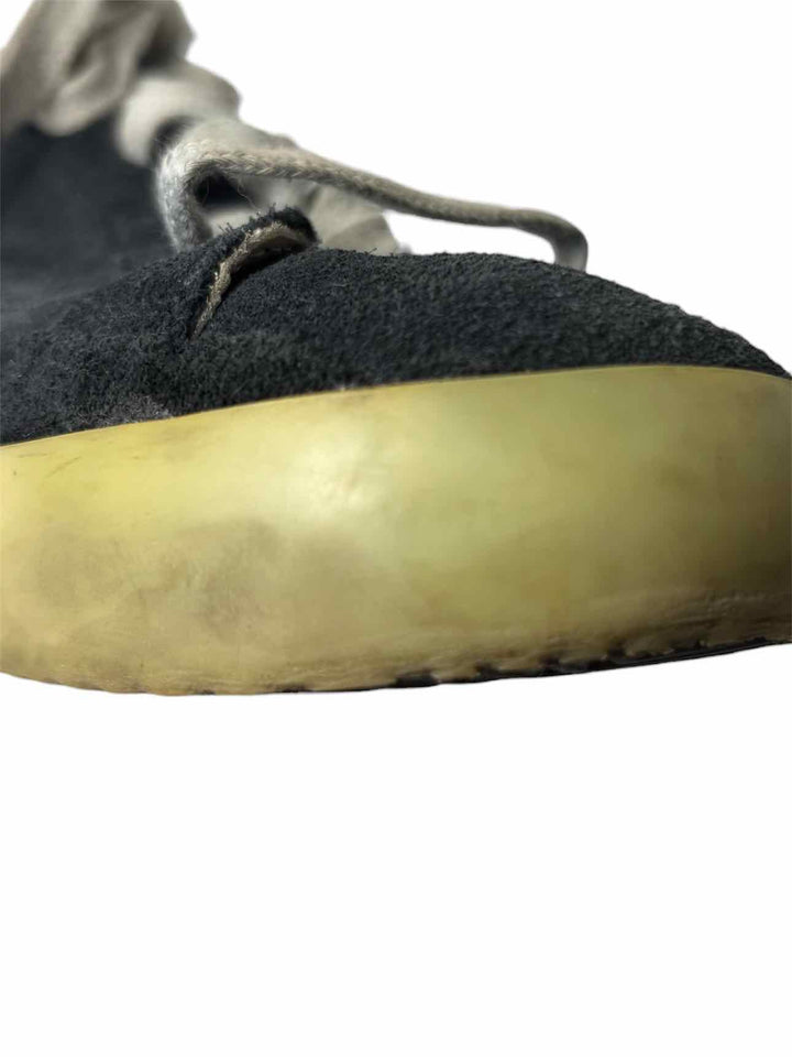 Golden Goose Size 41 Superstar Distressed Suede Sneaker