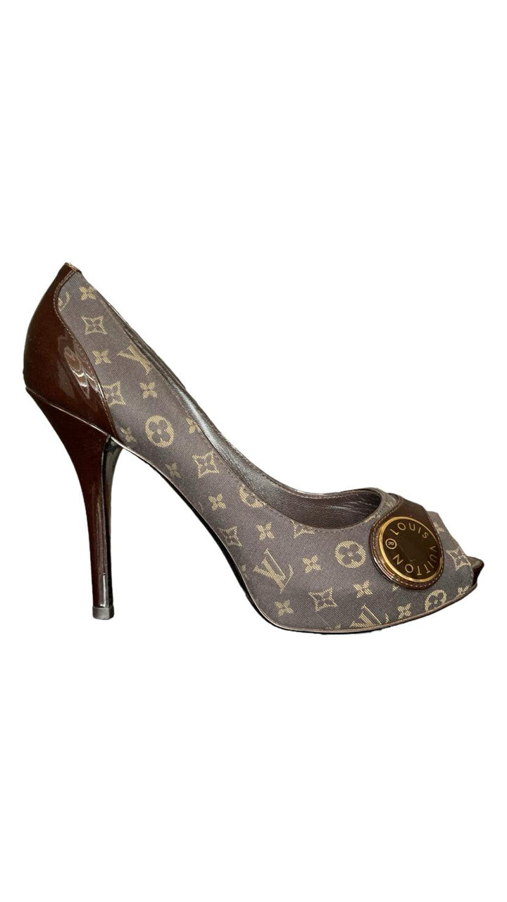 Louis Vuitton Size 35.5 Pumps