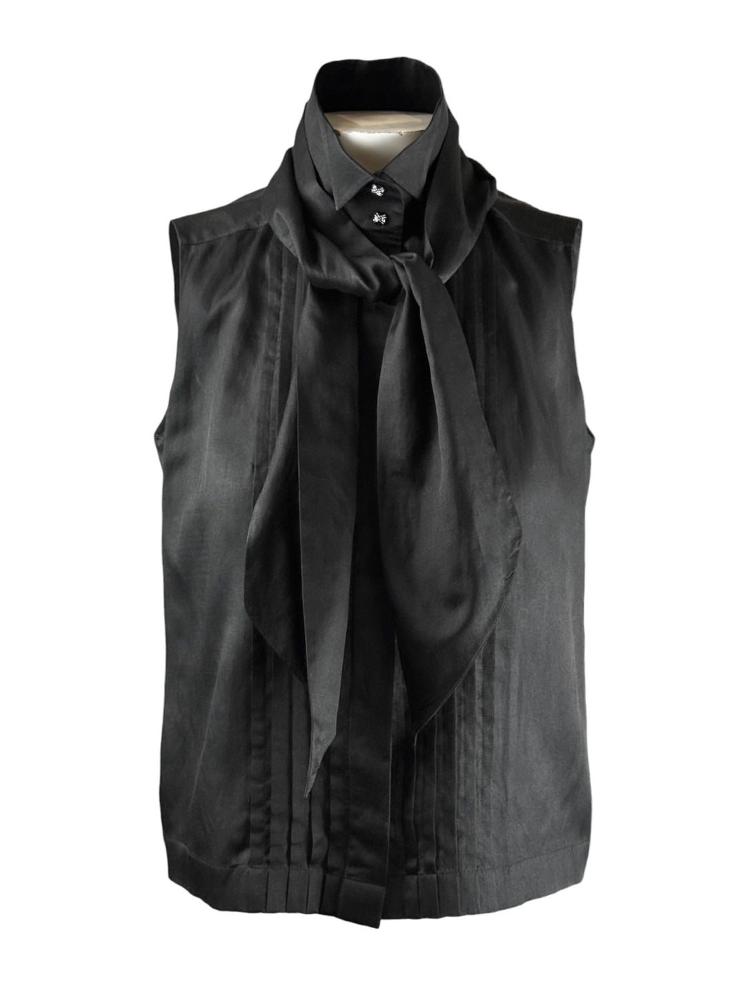 Chanel Size 38 2006 Sleeveless Pleated Blouse