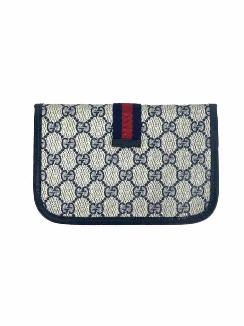 Gucci GG Supreme Clutch