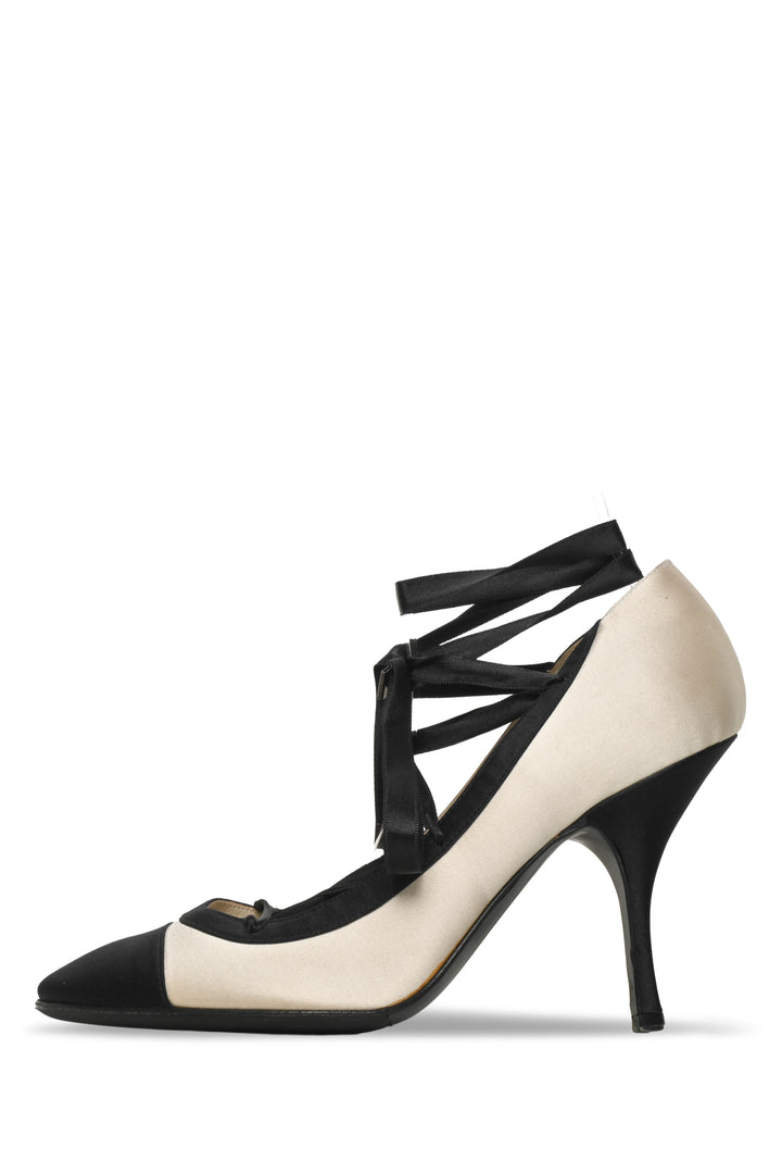 Chanel Size 38.5 Vintage 2004 Lace Up Pumps