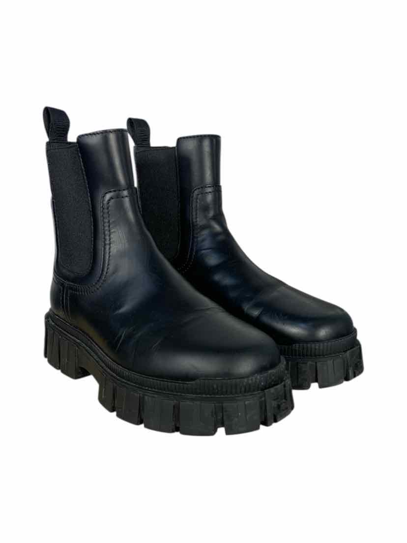 Fendi Size 36 Ankle Boots