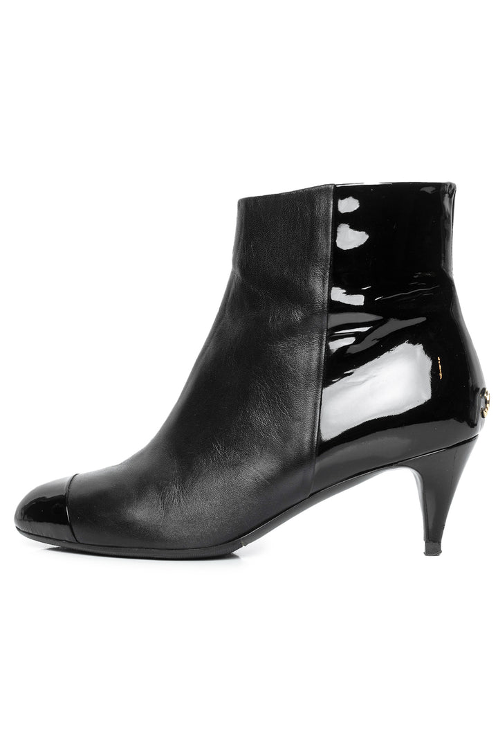 Chanel Two-Tone Zip-Up Size 38.5 Ankle Boots