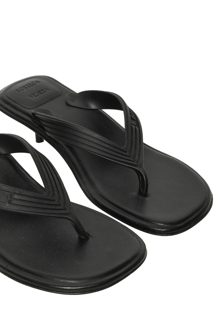 Bottega Veneta Size 36 Sampieri Thong Logo-Embossed Rubber & Leather Sandals