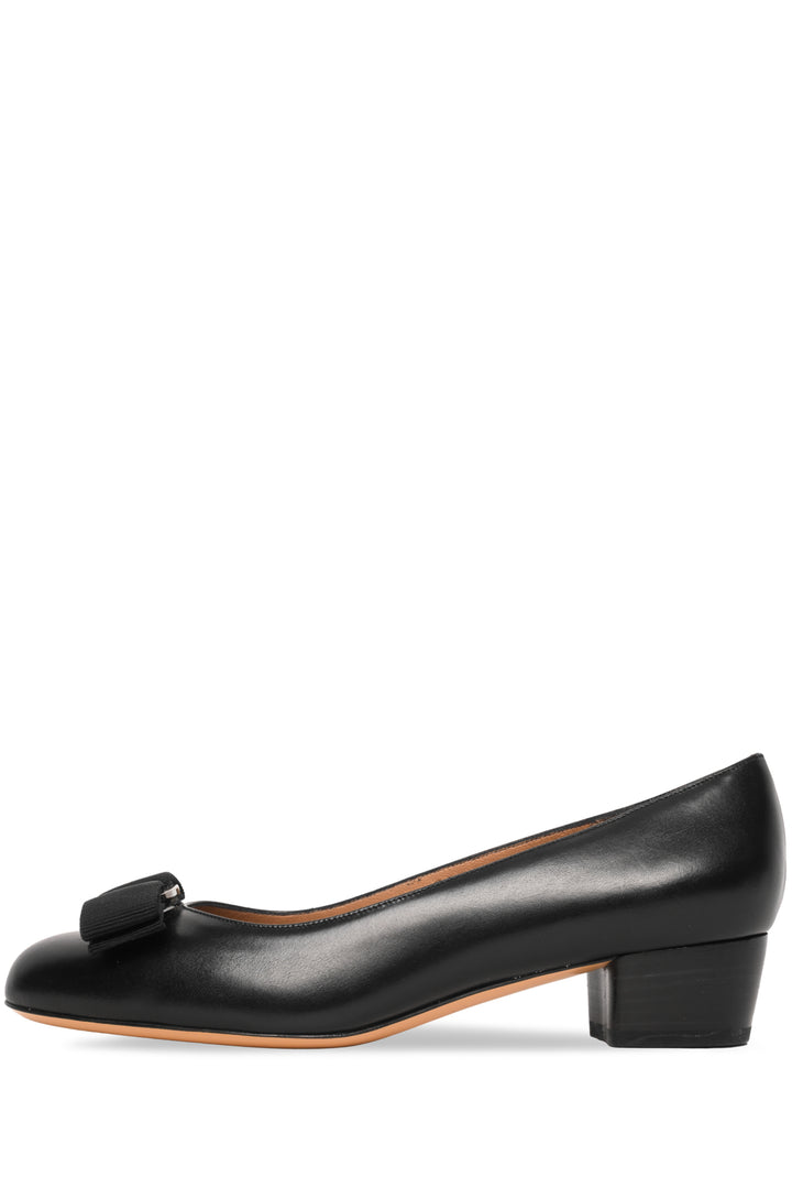 Salvatore Ferragamo Size 5 Vara Bow Leather Pumps
