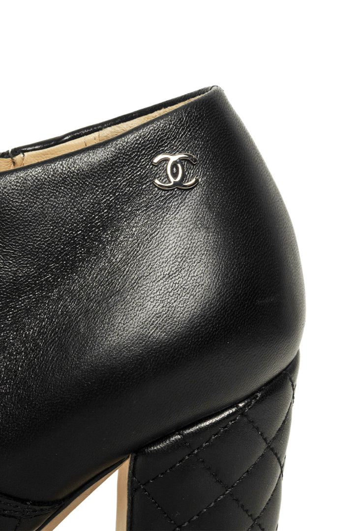 Chanel Size 38.5 Quilted Lambskin Ankle Boots