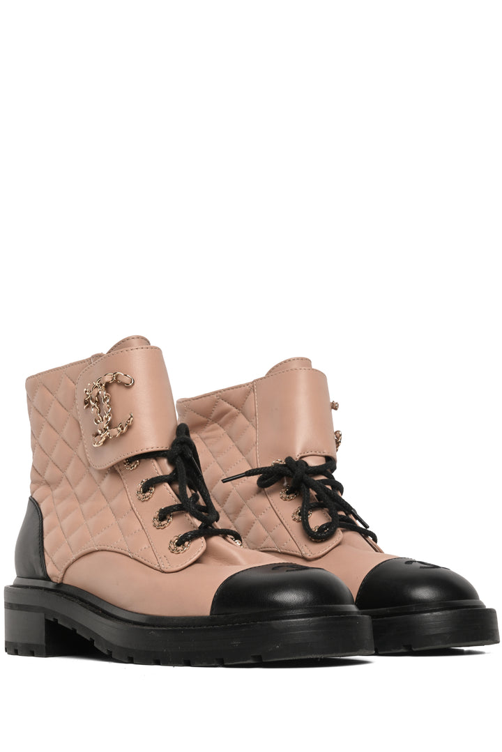 Chanel Size 39 CC Quilted Lace Up Combat Ankle Boots