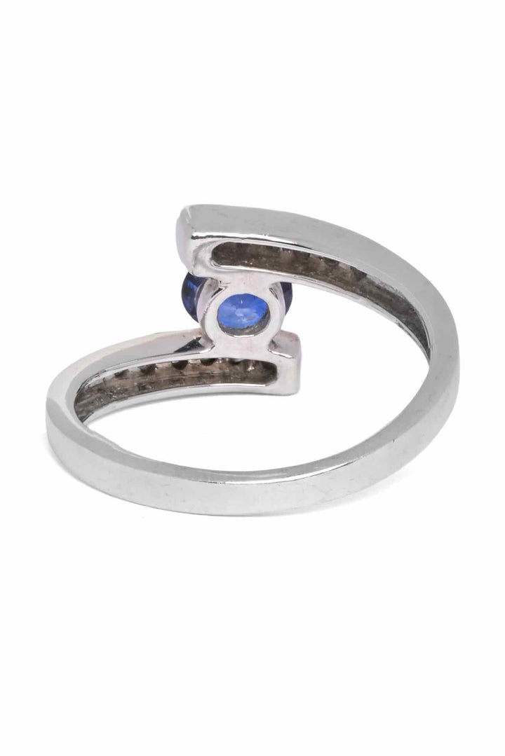 18K White Gold Diamonds & Spinet Size 3.5 Ring