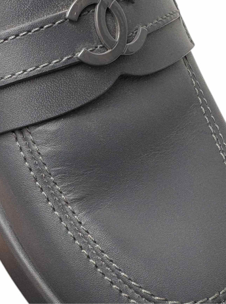 Chanel Size 39.5 Leather Platform CC Logo Loafers