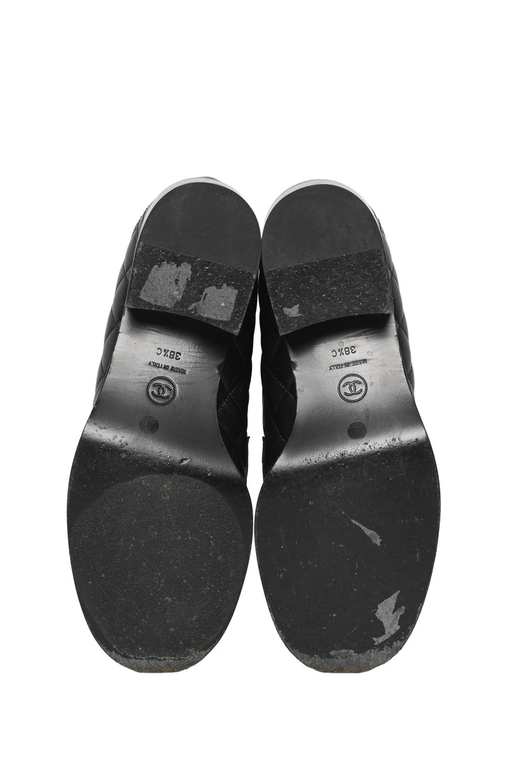 Chanel Size 38.5 Lambskin Quilted CC Heart Loafers