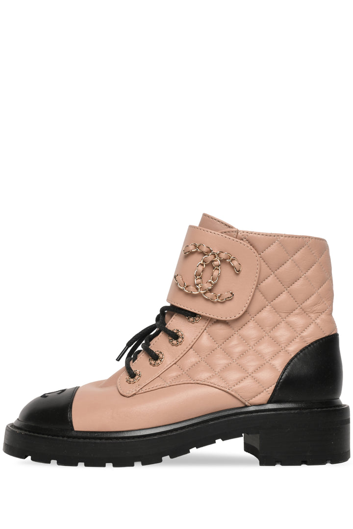 Chanel Size 39 CC Quilted Lace Up Combat Ankle Boots