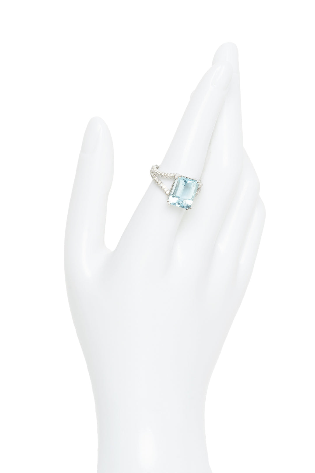 Lugaro Size 7 18K White Gold Diamond and Aquamarine Ring