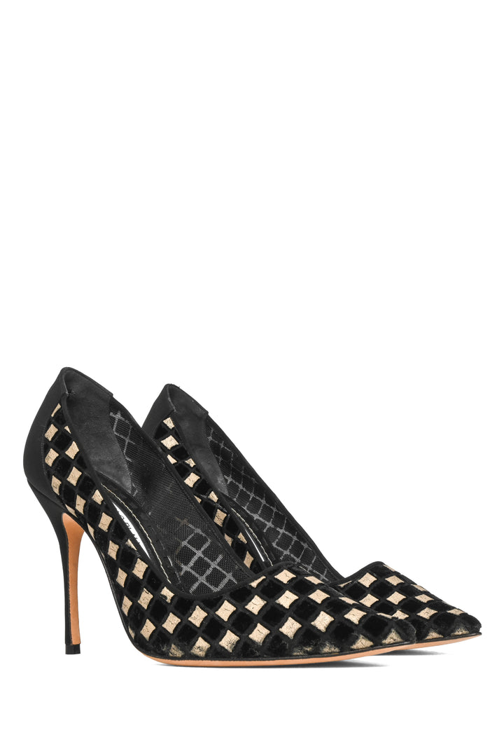 Manolo Blahnik Size 38 Pumps