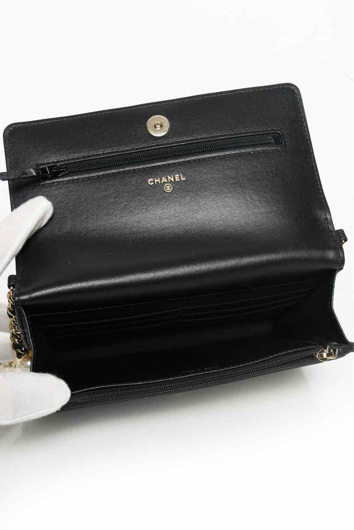 Chanel 2022 Pearl Wallet on Chain