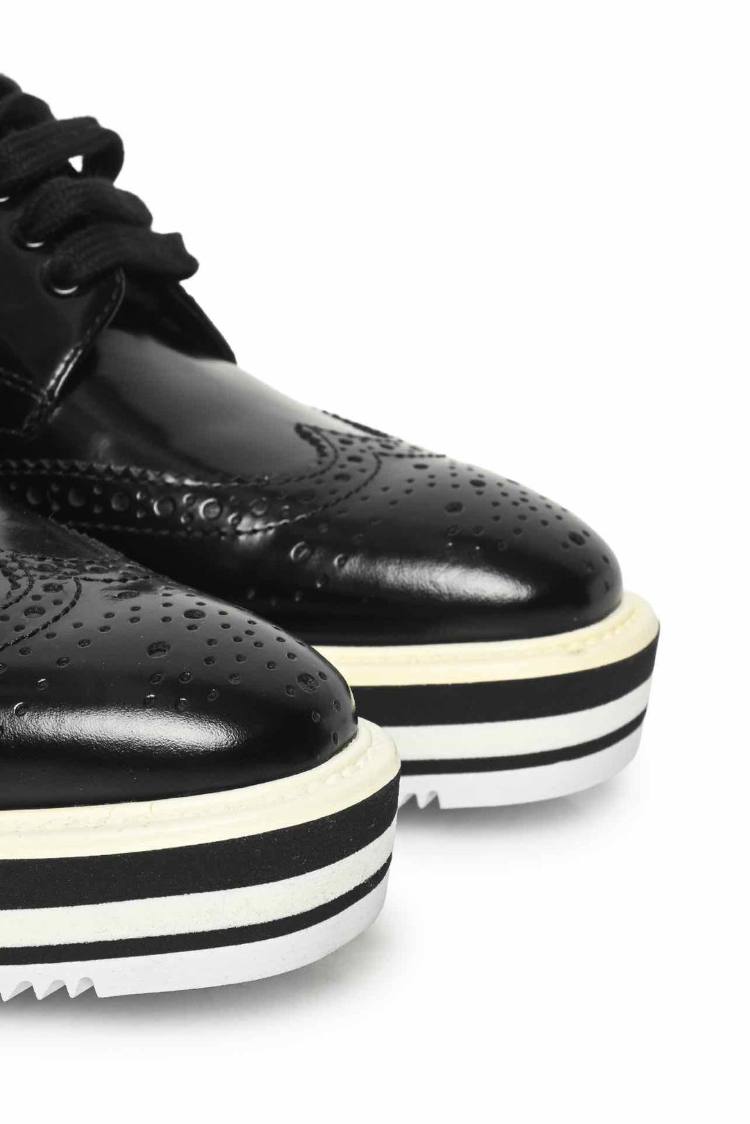 Prada Size 34.5 Wingtip Brogue Platform Derby