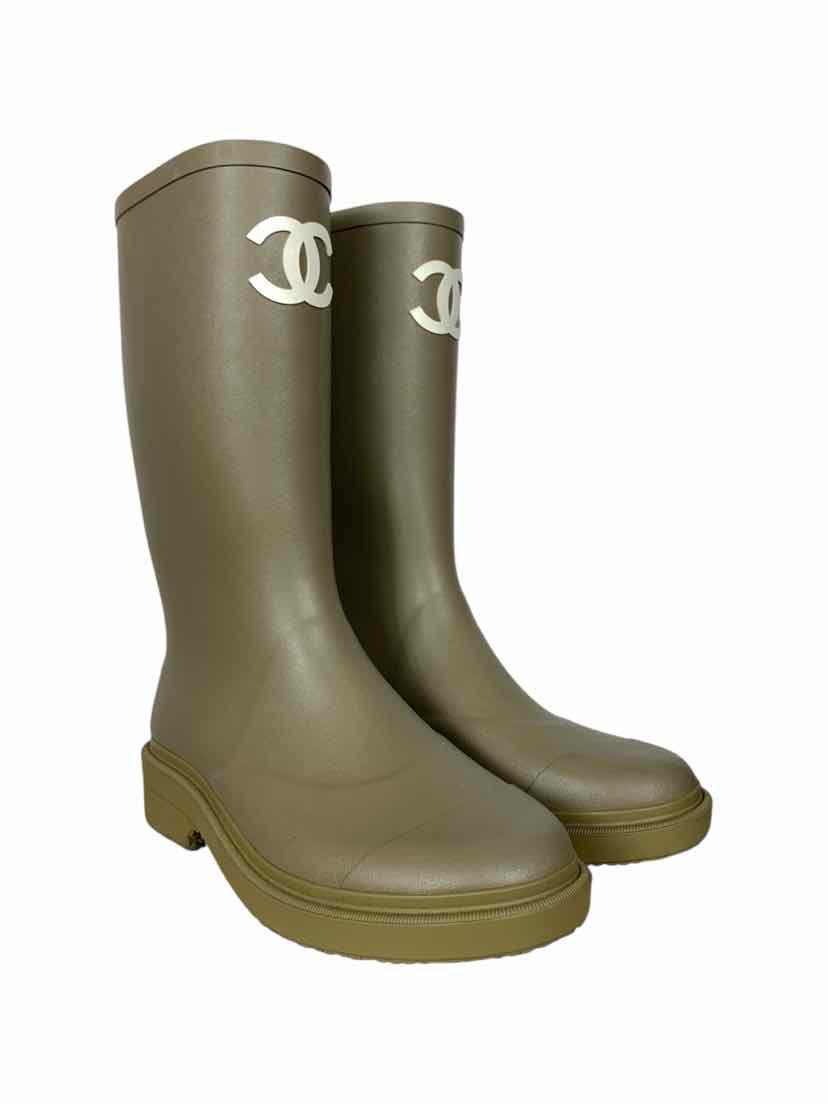 Chanel Size 38 CC Rain Boots