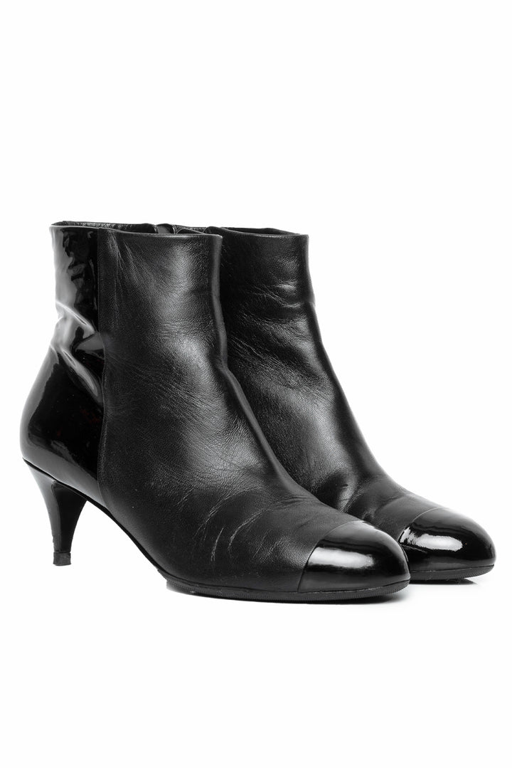 Chanel Two-Tone Zip-Up Size 38.5 Ankle Boots