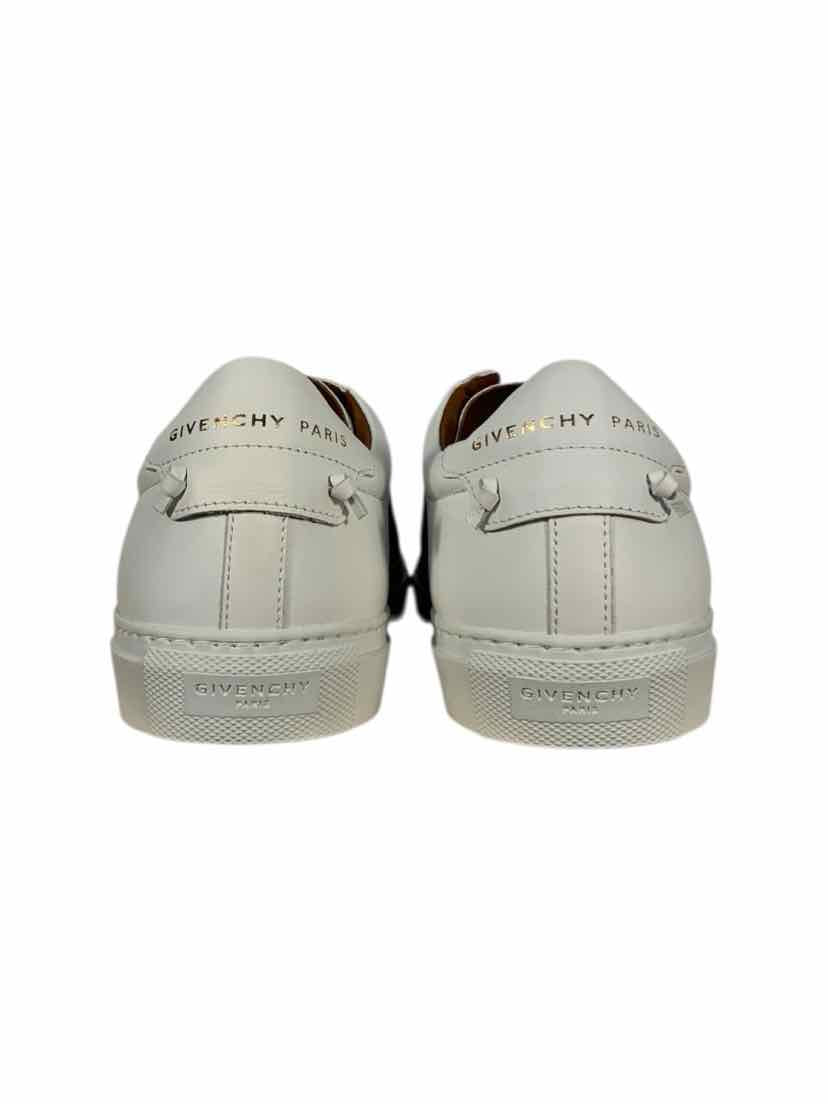 Givenchy Size 39 Sneaker
