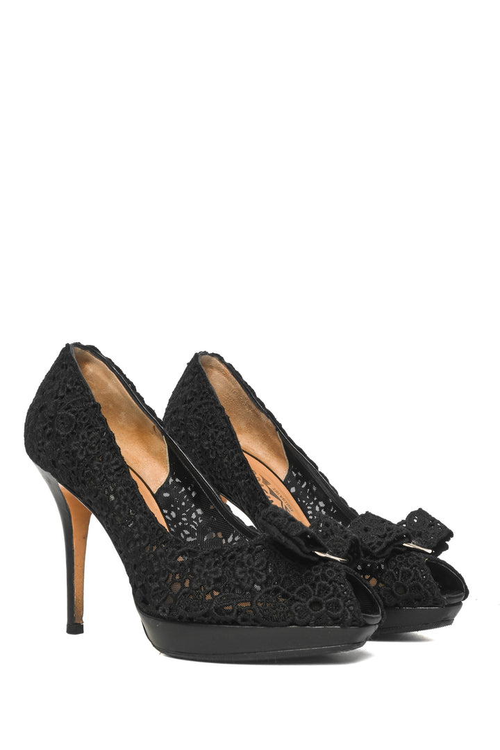 Salvatore Ferragamo Size 7.5 Lace Peep Toe Sandals