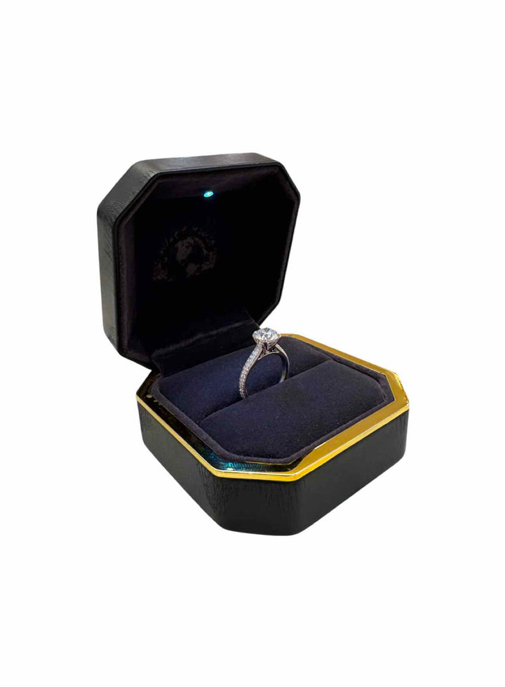 Size 6 18K White Gold  Diamond  Ring