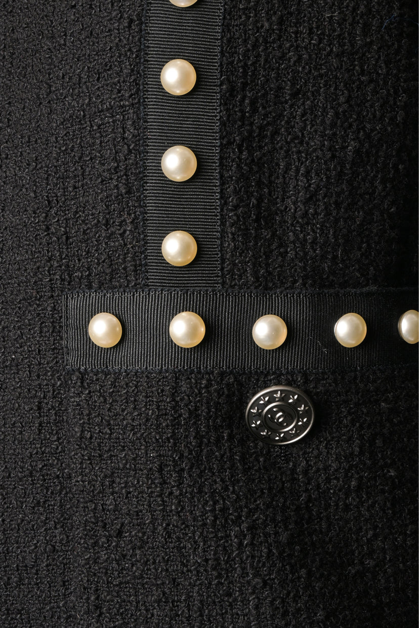 Chanel Size 40 Faux Pearl Tweed  Jacket