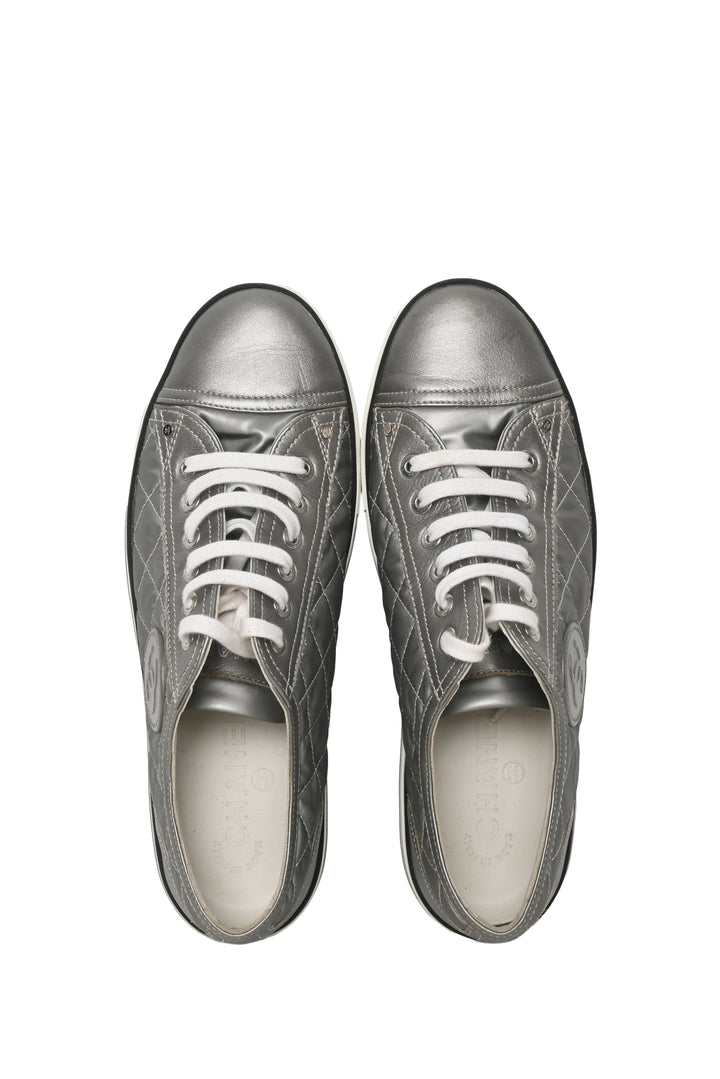 Chanel Size 39 Metallic Leather & Nylon Quilted CC Low Top Sneaker