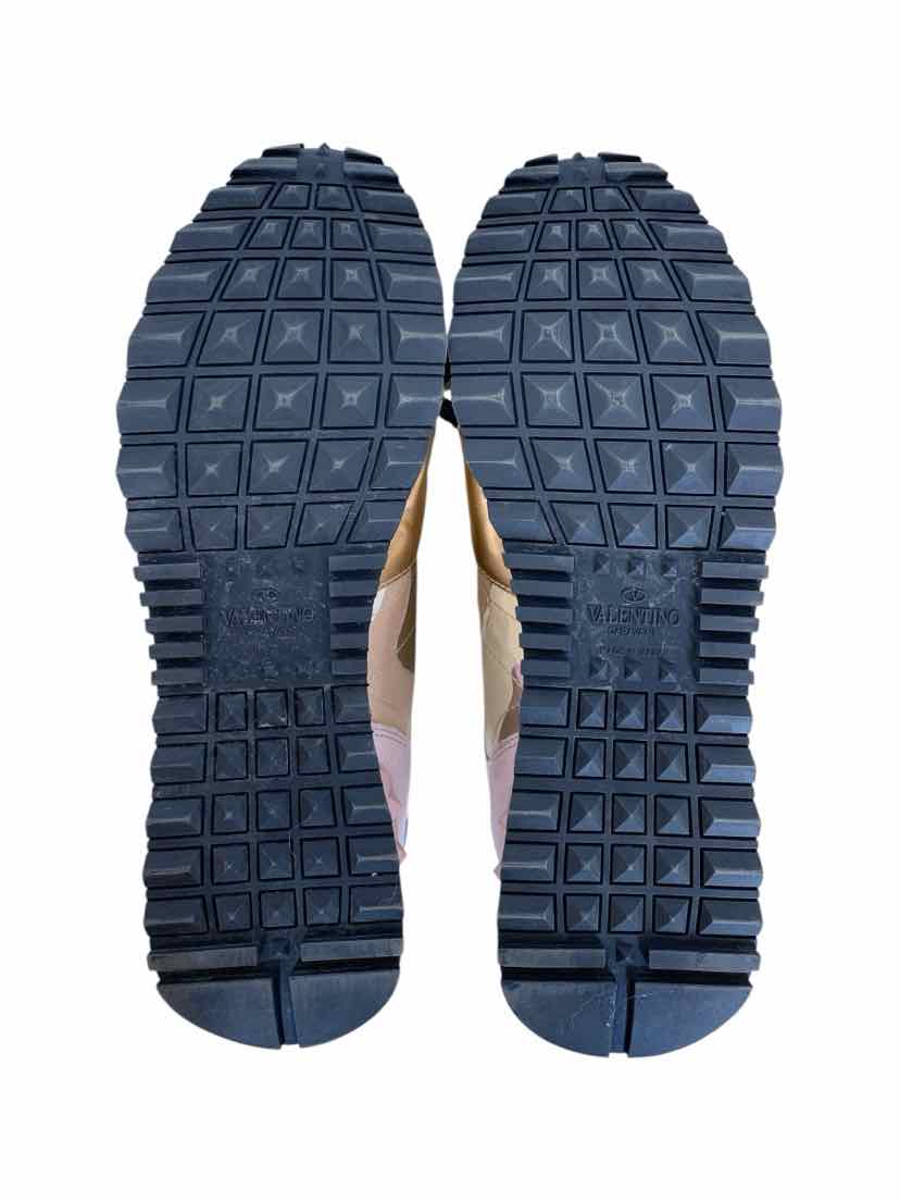 Valentino Size 38 Sneaker
