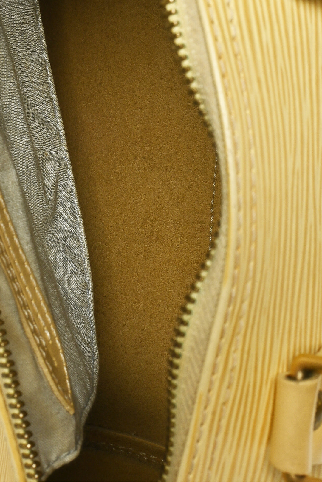 Louis Vuitton 2001 Epi Speedy 30